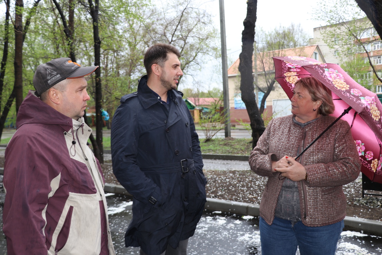 Первый уссурийский двор в этом году благоустроили | 06.05.2024 | Уссурийск  - БезФормата